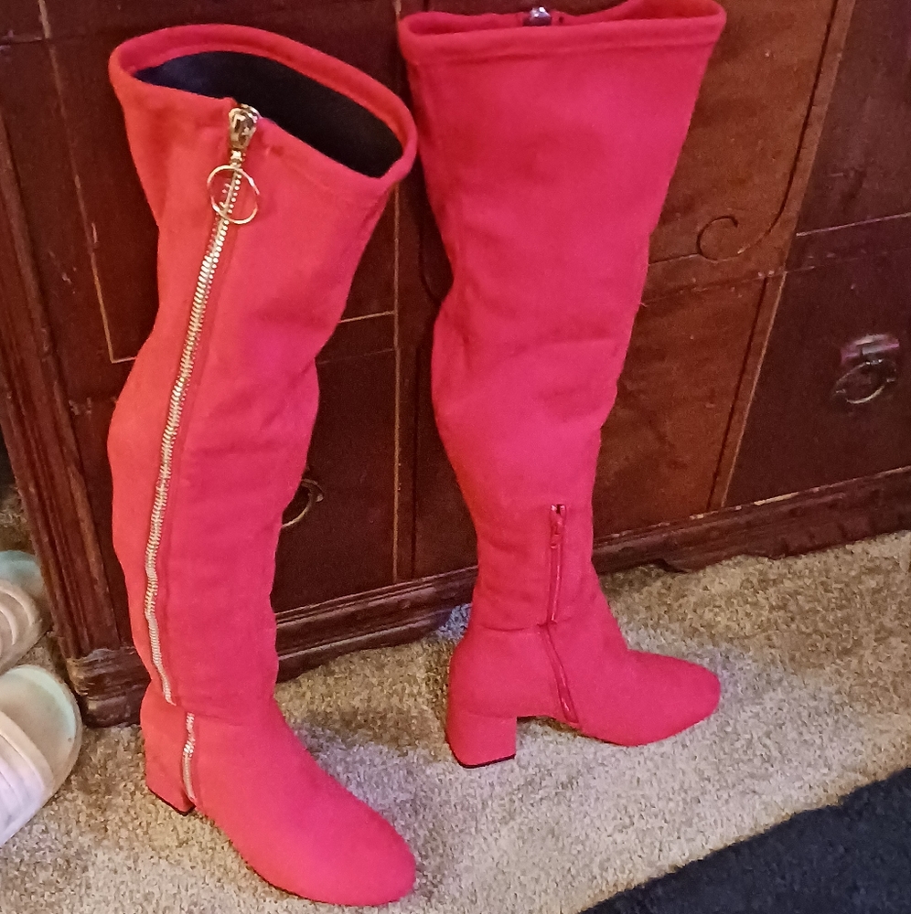 Knee hi boots